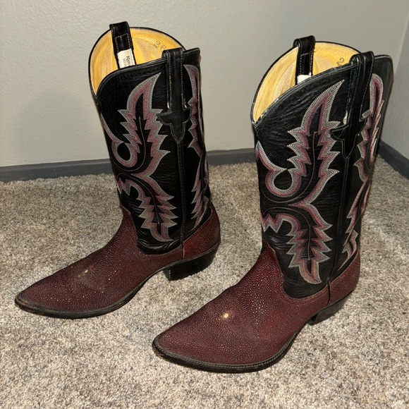 Rios of Mercedes Boots - Picture 3 of 4